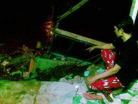 Penghuni dan Tetangga Mengungsi