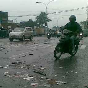 Sampah Menumpuk, Jalan Macet