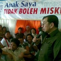 Mensos Serahkan Bantuan PKH Rp 31 M Pada Warga Sulut