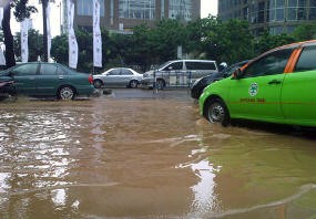 Hujan Sepekan, Jalan di Jakarta Mulai Mengelupas