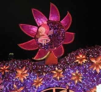 Peri Natal Bernyanyi di Harbour City