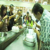Asyiknya Belajar, Belanja dan Icip-Icip Black Forest