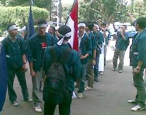 Mahasiswa ITB Minta SBY Ikuti Rekomendasi Tim 8