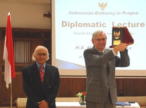 Dubes Olsa: Ceko Bangsa Toleran, Tapi Ambivalen