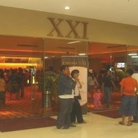 Diskriminasi Cinema XXI: Setidaknya Berpura-puralah Memeriksa Orang  