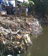 Penurapan Sampah di Sungai Pesanggrahan Perumahan Villa Kelapa Dua