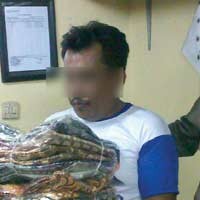 Listrik Mati, Pemulung Embat Batik di PGS