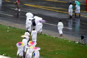 Angin Kencang Robohkan Tenda Jamaah  