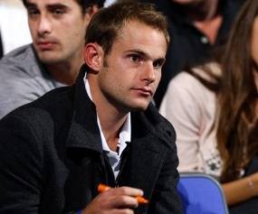 Roddick Bosan Cuma Menonton