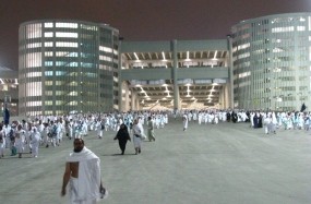 Lontar Jumrah di Mina Lancar