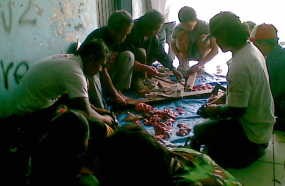 Pengamen Jalanan Bandung Gelar Kurban