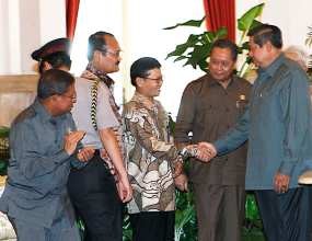Teleconference, SBY dan Tifatul Berbalas Pantun