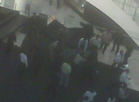 Korban Berpakaian Hitam, Usia 20-an