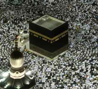 Jamaah Haji Melakukan Tawaf