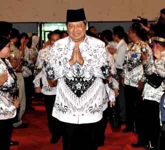 SBY Hadiri HUT ke-64 PGRI 