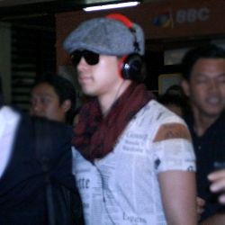 Tiba di Jakarta, Rain Disambut Histeris Fans