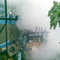 6 Rumah Petak Jalan Tembaan Ludes Terbakar