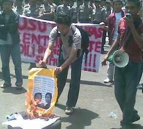 Centurygate Disorot dari Depan Gedung Sate