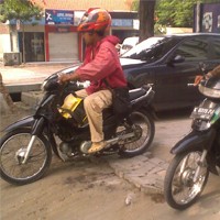 Gorong-gorong Sering Makan Korban, Warga Tutup Jalan Tenggilis