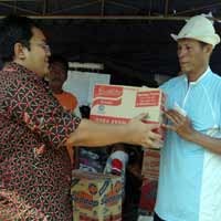 Tim Arif Afandi Bantu Korban Kebakaran Mulyorejo