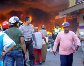 Api Mengamuk di Situbondo, Tiga Toko Ludes 