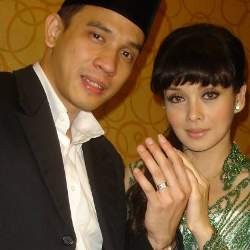 Cincin Bertahtakan 12 Berlian Jadi Mas Kawin Terry Puteri