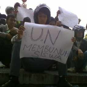 Tolak UN, Ratusan Siswa Kumpul di Gasibu 