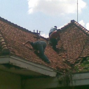Polisi Paksa Masuk Lewat Genting