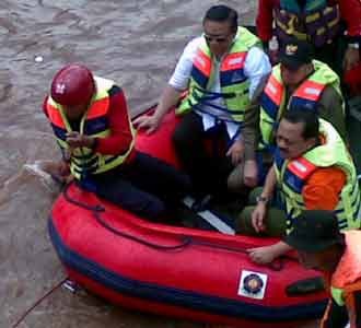 Foke & Menteri Susuri Ciliwung