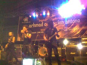 Ian Antono-Ahmad Albar Didedikasikan Konser untuk Ucok AKA