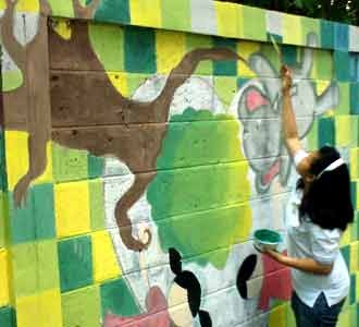 Mahasiswa ITB Melukis Mural