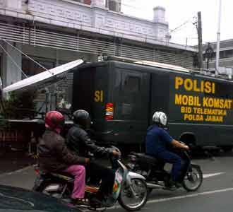 Polda Jabar Operasikan Mobil Komsat