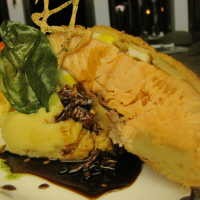 Empuknya Australian Black Angus dan Lembutnya Norwegian Salmon