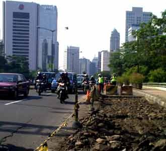 Jalan Diperbaiki, Sudirman Macet 