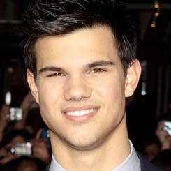 Taylor Lautner Siap Beraksi Jadi Superhero