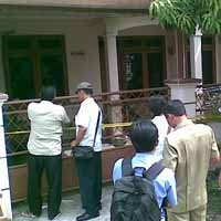 Sang Suami Mengaku Syok Atas Kematian Istrinya 