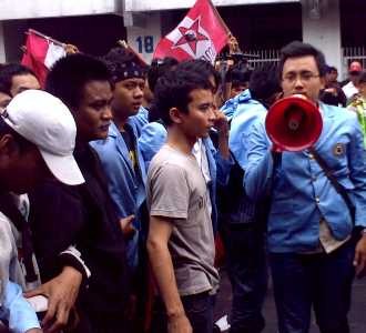 Demo Tuntut Kasus Century Dituntaskan