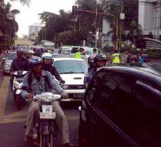 Ada Demo, Jalan Asia Afrika Macet