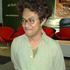 Riri Riza Ngerock Lewat Dokumenter God Bless