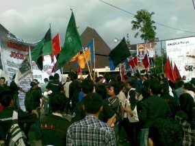 Ratusan Aktivis dan Mahasiswa Kumpul di Bundaran UGM