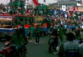 Konvoi Mahasiswa Menuju KPK Macetkan Jl Salemba