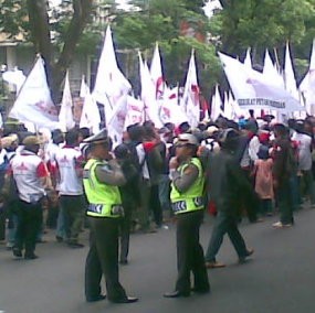Tujuh Ribu Petani dan Buruh Long March ke Gedung Sate