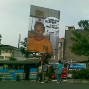 Reklame Foto Tahanan Terpampang di Seberang RS Jiwa Bandung