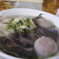 Nyamm... Nikmatnya Mie Bakso Babat dan Alpukat Tumbuk