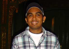 Glen Fredly Ngamen di Monas, Demonstran pun Bergoyang