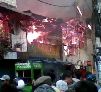 Kebakaran di Tambora Membesar