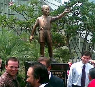 Patung Obama Kecil Diresmikan