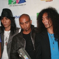 Slank Ingin Ajak Kyai Zikir Antikorupsi