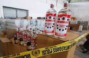 Bea Cukai Musnahkan 103.057 Botol Miras