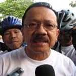 Jenguk Korban di RS Sumber Waras, Foke Baca Yaasin